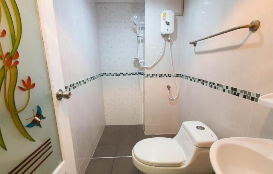 โรงแรม รูมเควสท์ ลาดกระบัง 42 RoomQuest Suvarnabhumi Airport Ladkrabang 42