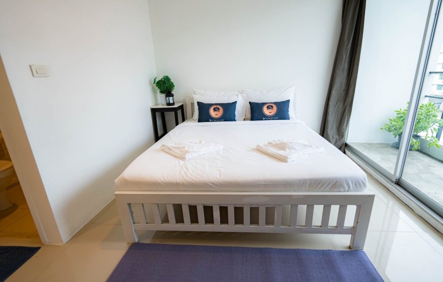 RoomQuest Sukhumvit 50 Double Room with Shower – Non-Smoking