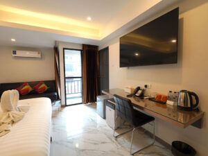 RoomQuest Bangkok Sukhumvit 36 BTS Thonglor-working-space